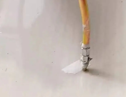临泽瓷砖空鼓维修公司专业解答在瓷砖铺贴过程中，如果使用的砂料过粗（如全部使用了粗砂），可能会导致以下问题