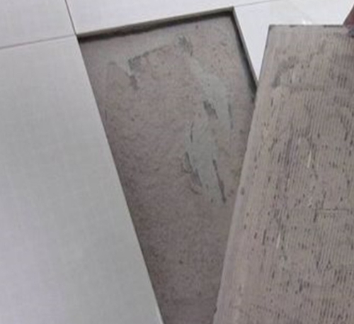 临泽瓷砖空鼓维修公司分享瓷砖铺贴时如果打浆（即涂抹在瓷砖背面和基层上的砂浆或瓷砖胶）过少，会带来以下问题